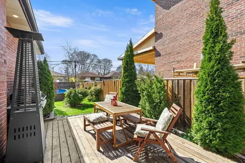 136 Lothian Avenue Toronto ON M8Z 4L4