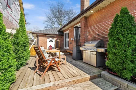 136 Lothian Avenue Toronto ON M8Z 4L4