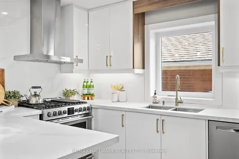 136 Lothian Avenue Toronto ON M8Z 4L4