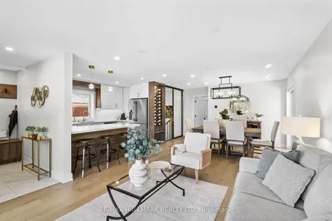 136 Lothian Avenue Toronto ON M8Z 4L4