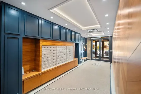 530 Indian Grove Toronto ON M6P 0B3