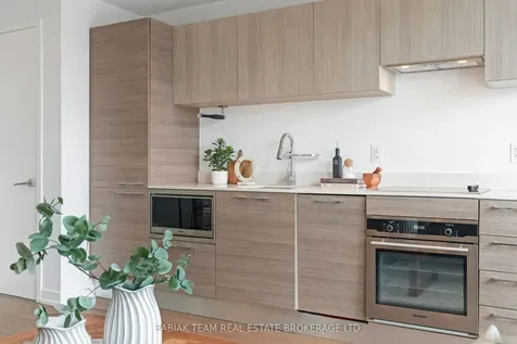 530 Indian Grove Toronto ON M6P 0B3