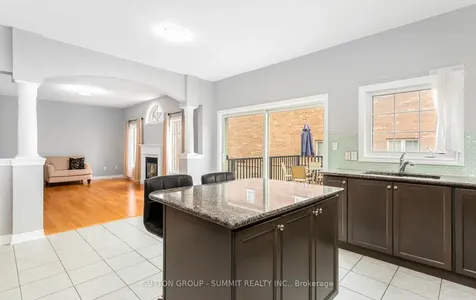 10 Elmcrest Drive Brampton ON L6Y 5T7