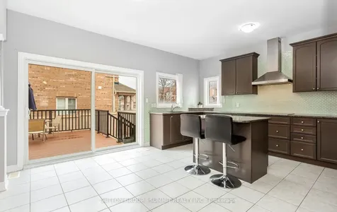 10 Elmcrest Drive Brampton ON L6Y 5T7