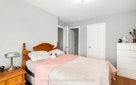 10 Elmcrest Drive Brampton ON L6Y 5T7