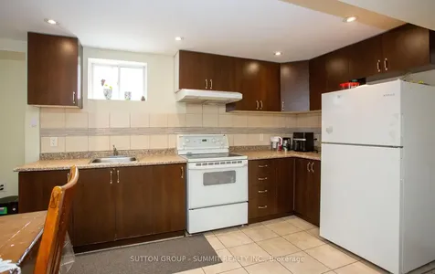 10 Elmcrest Drive Brampton ON L6Y 5T7