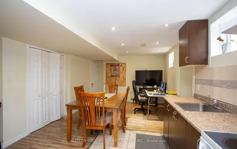 10 Elmcrest Drive Brampton ON L6Y 5T7