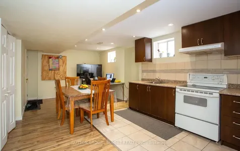 10 Elmcrest Drive Brampton ON L6Y 5T7