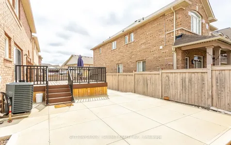 10 Elmcrest Drive Brampton ON L6Y 5T7