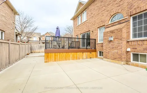10 Elmcrest Drive Brampton ON L6Y 5T7