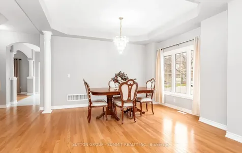 10 Elmcrest Drive Brampton ON L6Y 5T7