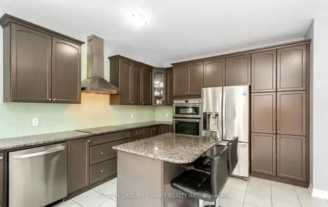 10 Elmcrest Drive Brampton ON L6Y 5T7