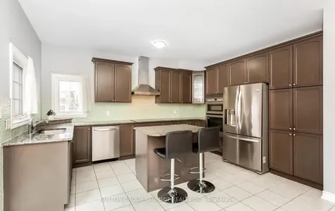 10 Elmcrest Drive Brampton ON L6Y 5T7