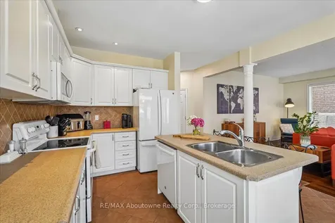 4679 Webb Street Burlington ON L7M 0E3