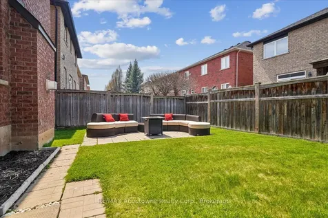 4679 Webb Street Burlington ON L7M 0E3