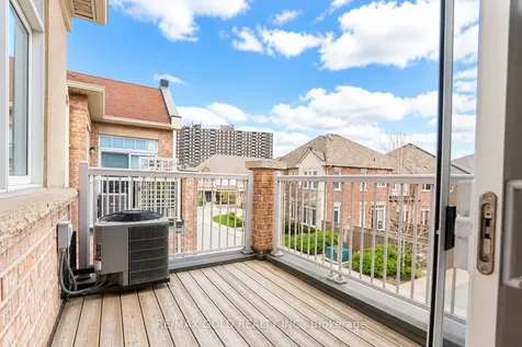 2032 Lakeshore Road W Mississauga ON L5J 1J8