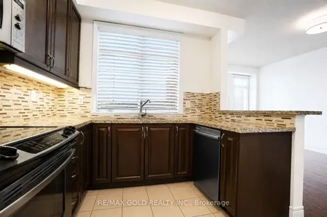 2032 Lakeshore Road W Mississauga ON L5J 1J8