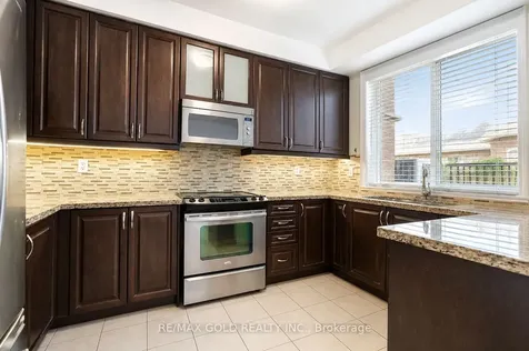 2032 Lakeshore Road W Mississauga ON L5J 1J8