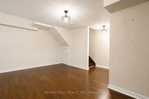 2032 Lakeshore Road W Mississauga ON L5J 1J8