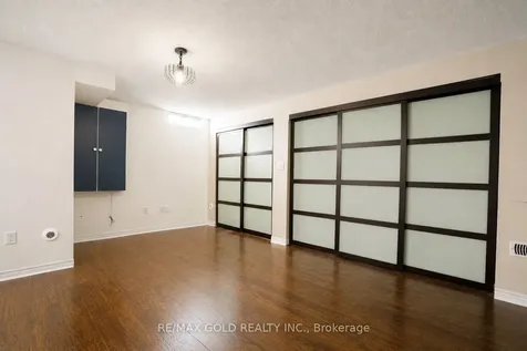 2032 Lakeshore Road W Mississauga ON L5J 1J8