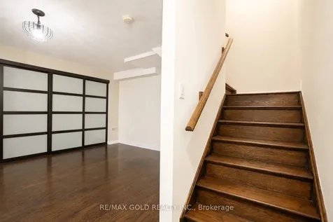 2032 Lakeshore Road W Mississauga ON L5J 1J8