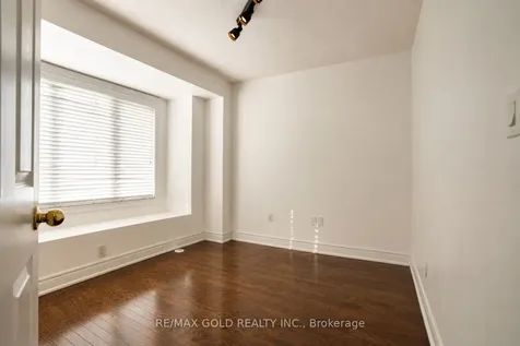 2032 Lakeshore Road W Mississauga ON L5J 1J8