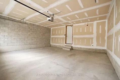 2032 Lakeshore Road W Mississauga ON L5J 1J8