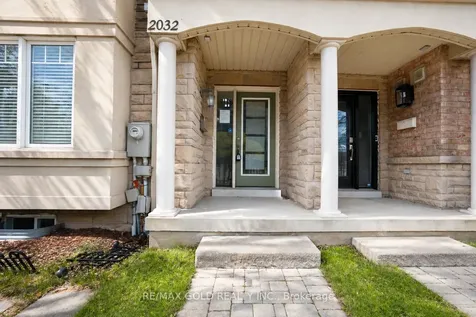 2032 Lakeshore Road W Mississauga ON L5J 1J8