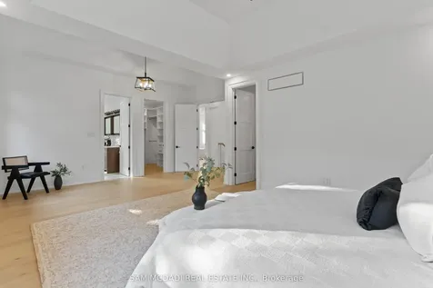 1610 Kenmuir Avenue Mississauga ON L5G 4B5