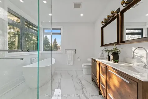 1610 Kenmuir Avenue Mississauga ON L5G 4B5