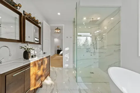 1610 Kenmuir Avenue Mississauga ON L5G 4B5