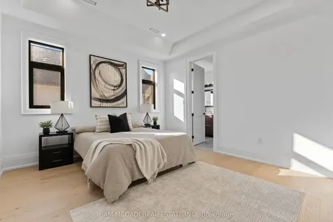 1610 Kenmuir Avenue Mississauga ON L5G 4B5