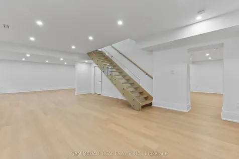 1610 Kenmuir Avenue Mississauga ON L5G 4B5