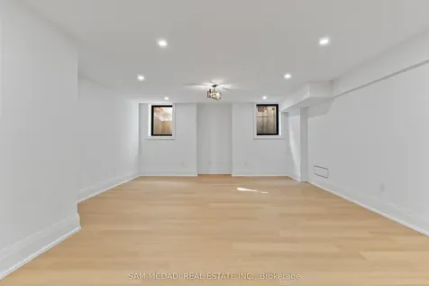 1610 Kenmuir Avenue Mississauga ON L5G 4B5