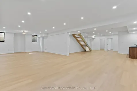 1610 Kenmuir Avenue Mississauga ON L5G 4B5