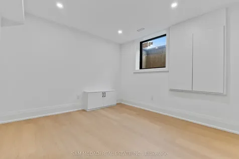 1610 Kenmuir Avenue Mississauga ON L5G 4B5