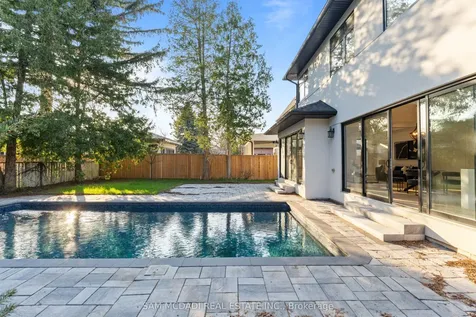 1610 Kenmuir Avenue Mississauga ON L5G 4B5