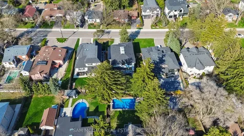1610 Kenmuir Avenue Mississauga ON L5G 4B5
