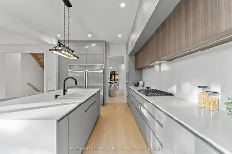 1610 Kenmuir Avenue Mississauga ON L5G 4B5