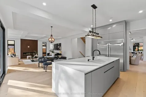 1610 Kenmuir Avenue Mississauga ON L5G 4B5