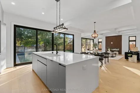 1610 Kenmuir Avenue Mississauga ON L5G 4B5