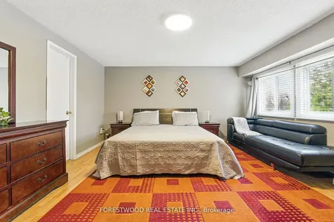3345 Silverado Drive Mississauga ON L5A 3Y8