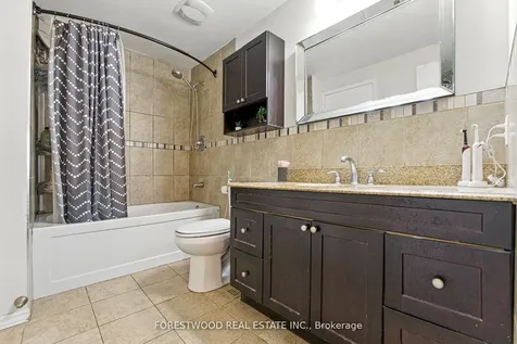 3345 Silverado Drive Mississauga ON L5A 3Y8