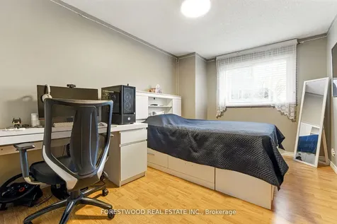3345 Silverado Drive Mississauga ON L5A 3Y8