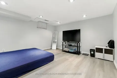 3345 Silverado Drive Mississauga ON L5A 3Y8