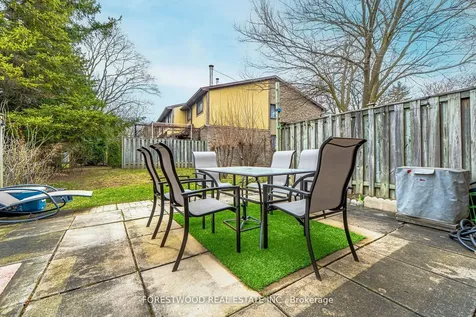 3345 Silverado Drive Mississauga ON L5A 3Y8