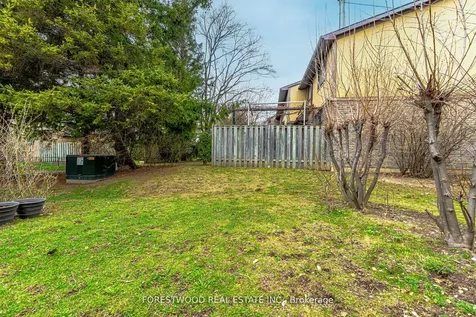 3345 Silverado Drive Mississauga ON L5A 3Y8