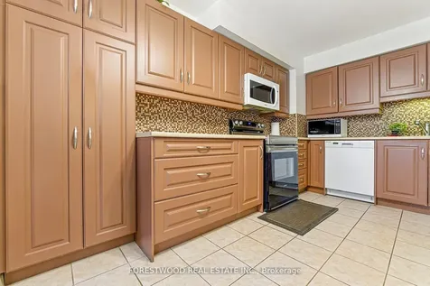 3345 Silverado Drive Mississauga ON L5A 3Y8