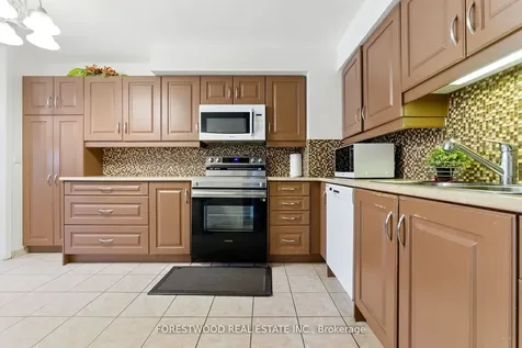 3345 Silverado Drive Mississauga ON L5A 3Y8