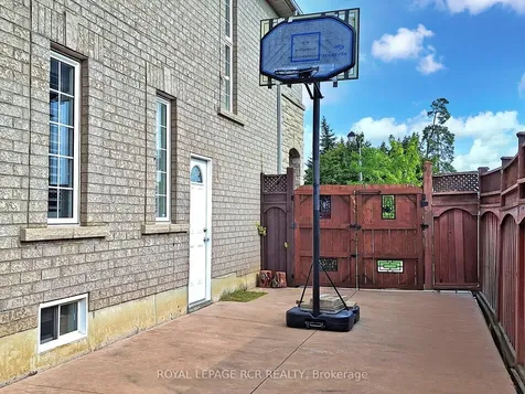 28 Wakely Boulevard Caledon ON L7E 2G9